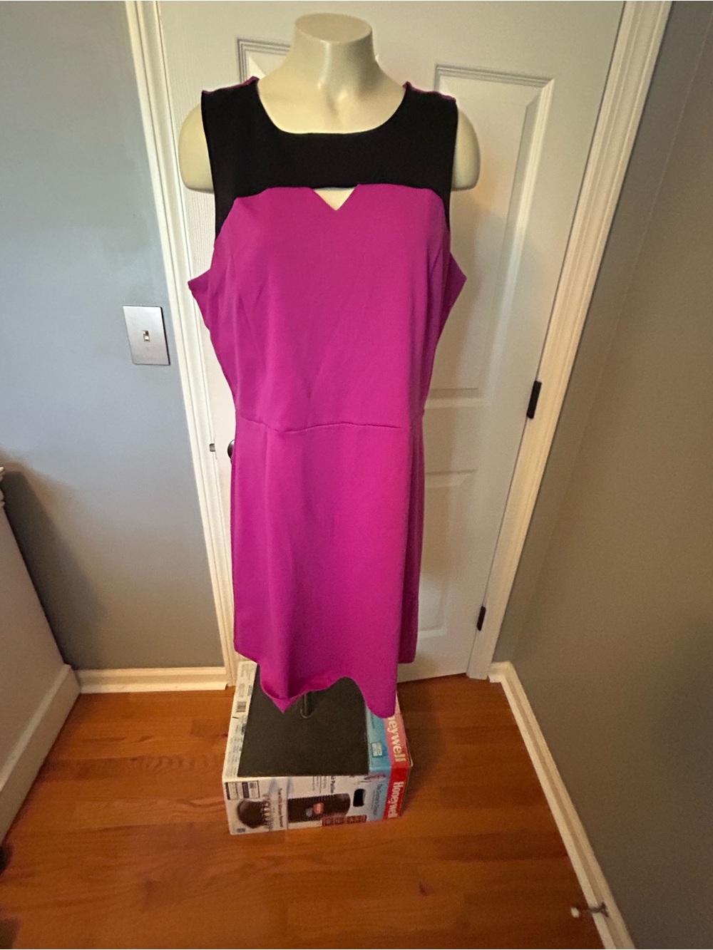 attention Sleeveless Fuchsia Shift Dress with Black Yoke